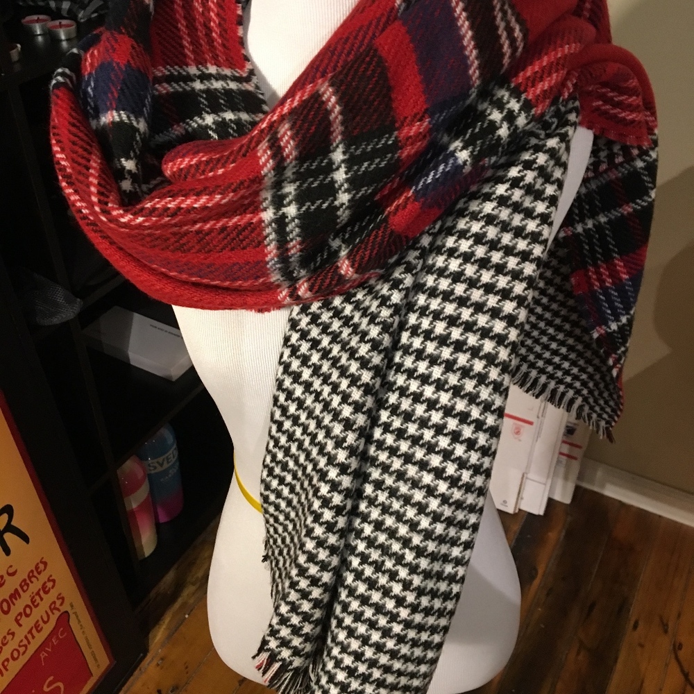 SCARF - Picture 2 of 2